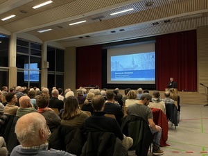 Mit ca. 140 Teilnehmerinnen und Teilnehmer war die Auftaktveranstaltung zur zuk�nftigen Gemeindeentwicklung hervorragend besucht